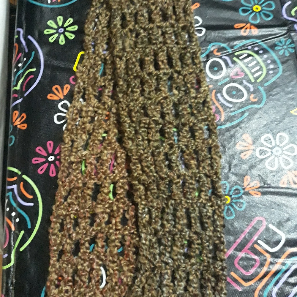 Handmade scarf - Picture 3 of 3